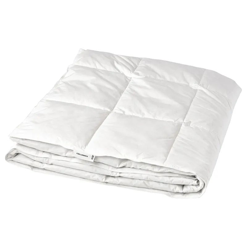 Couette en duvet IKEA FJÄLLARNIKA légère, première de notre classement